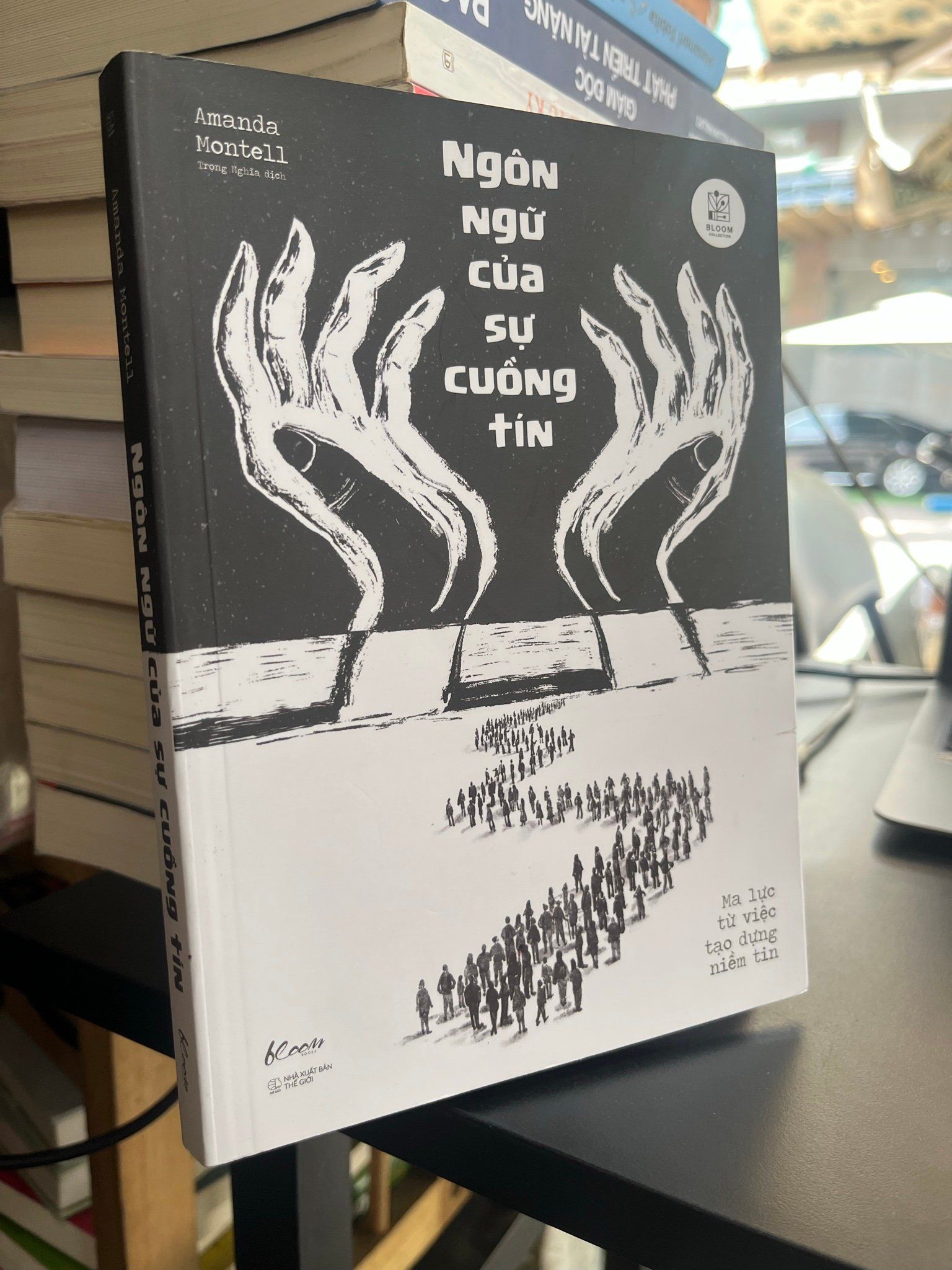  Ngôn ngữ của sự cuồng tín - Amanda Montell 