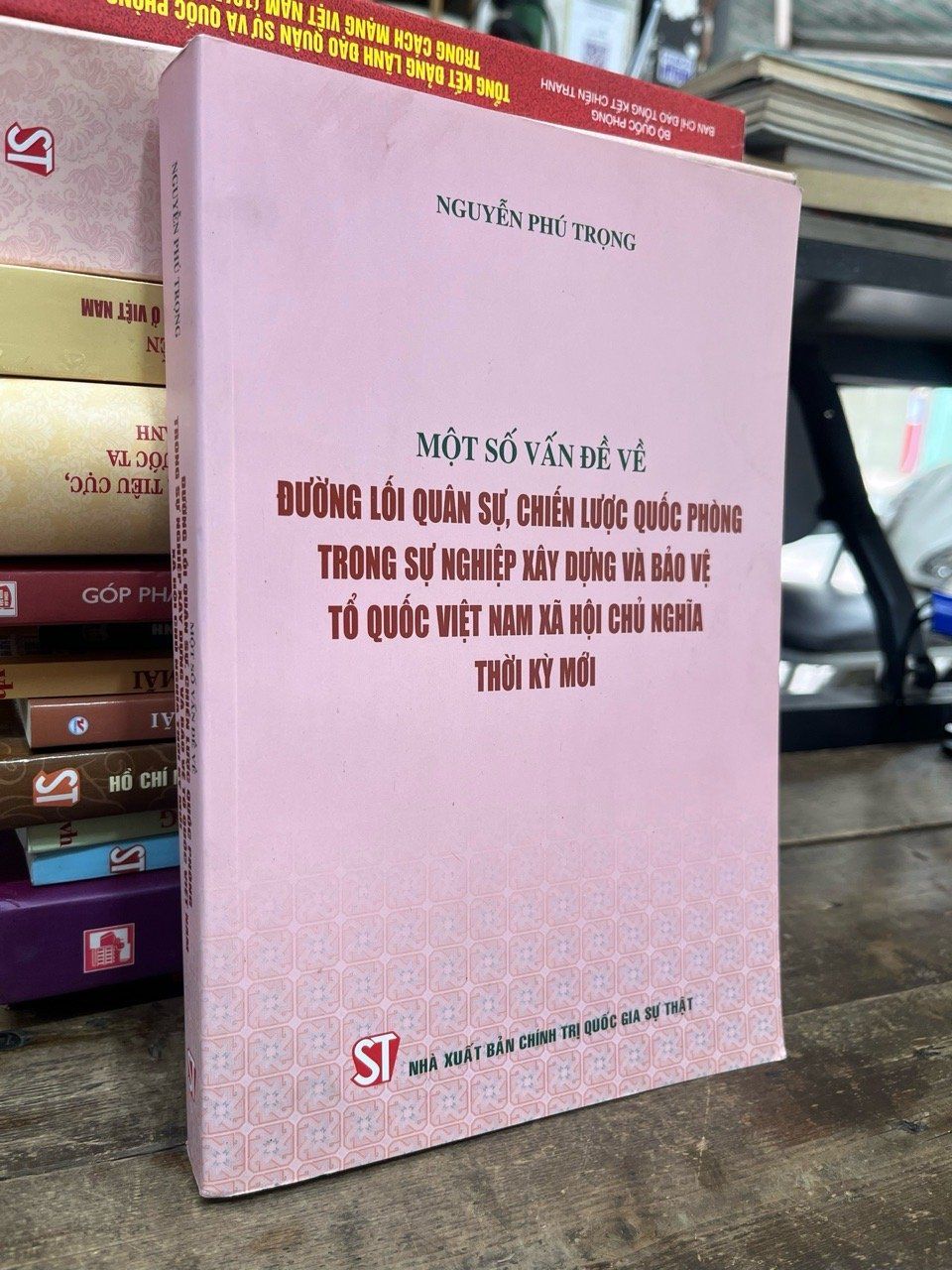  Một số vấn đề về đường lối quân sự, chiến lược quốc phòng trong sự nghiệp xây dựng và bảo vệ Tổ quốc Việt Nam xã hội chủ nghĩa thời kỳ mới - Nguyễn Phú Trọng 
