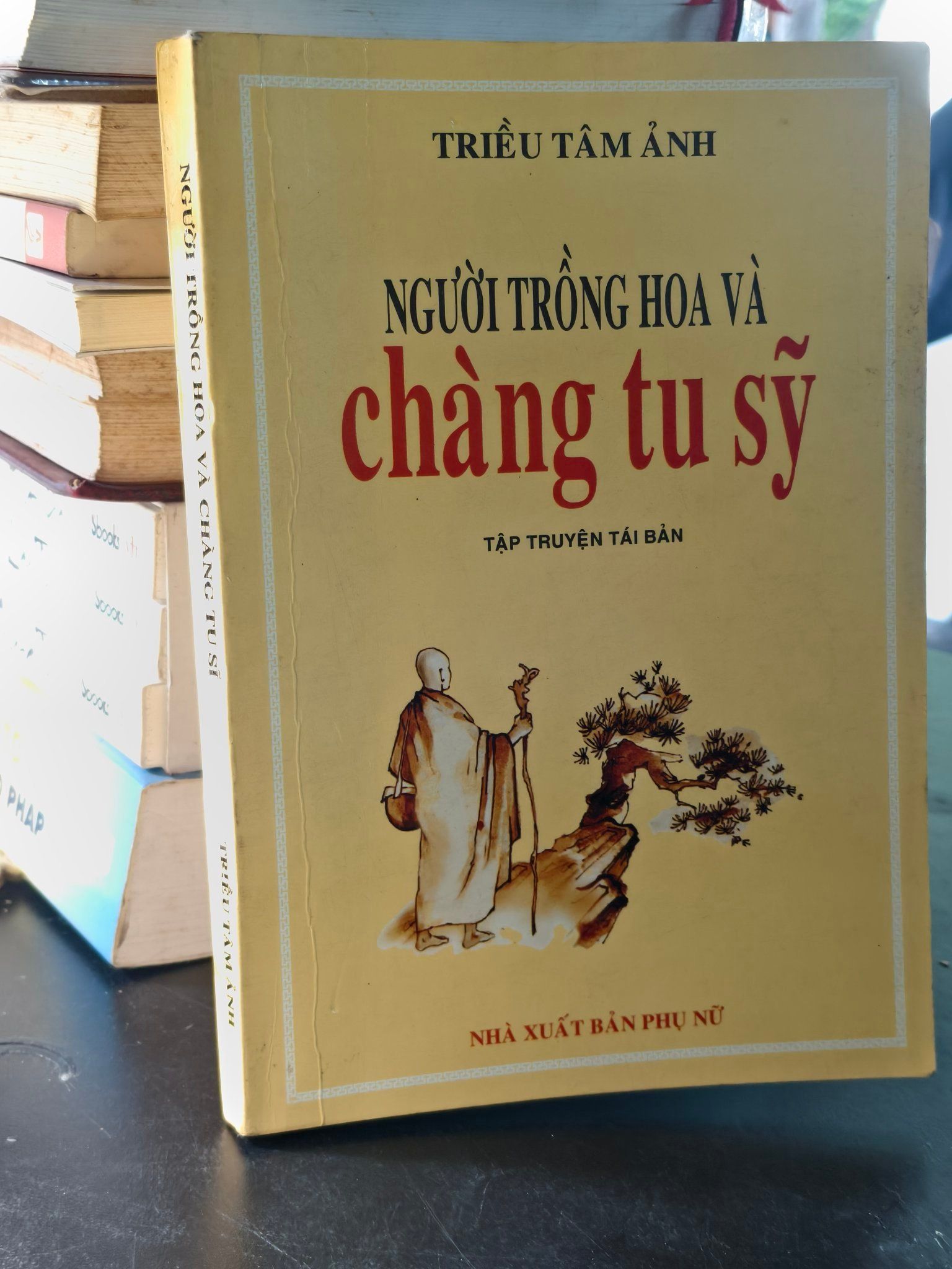  Người trồng hoa và chàng tu sỹ - Triều Tâm Ảnh 