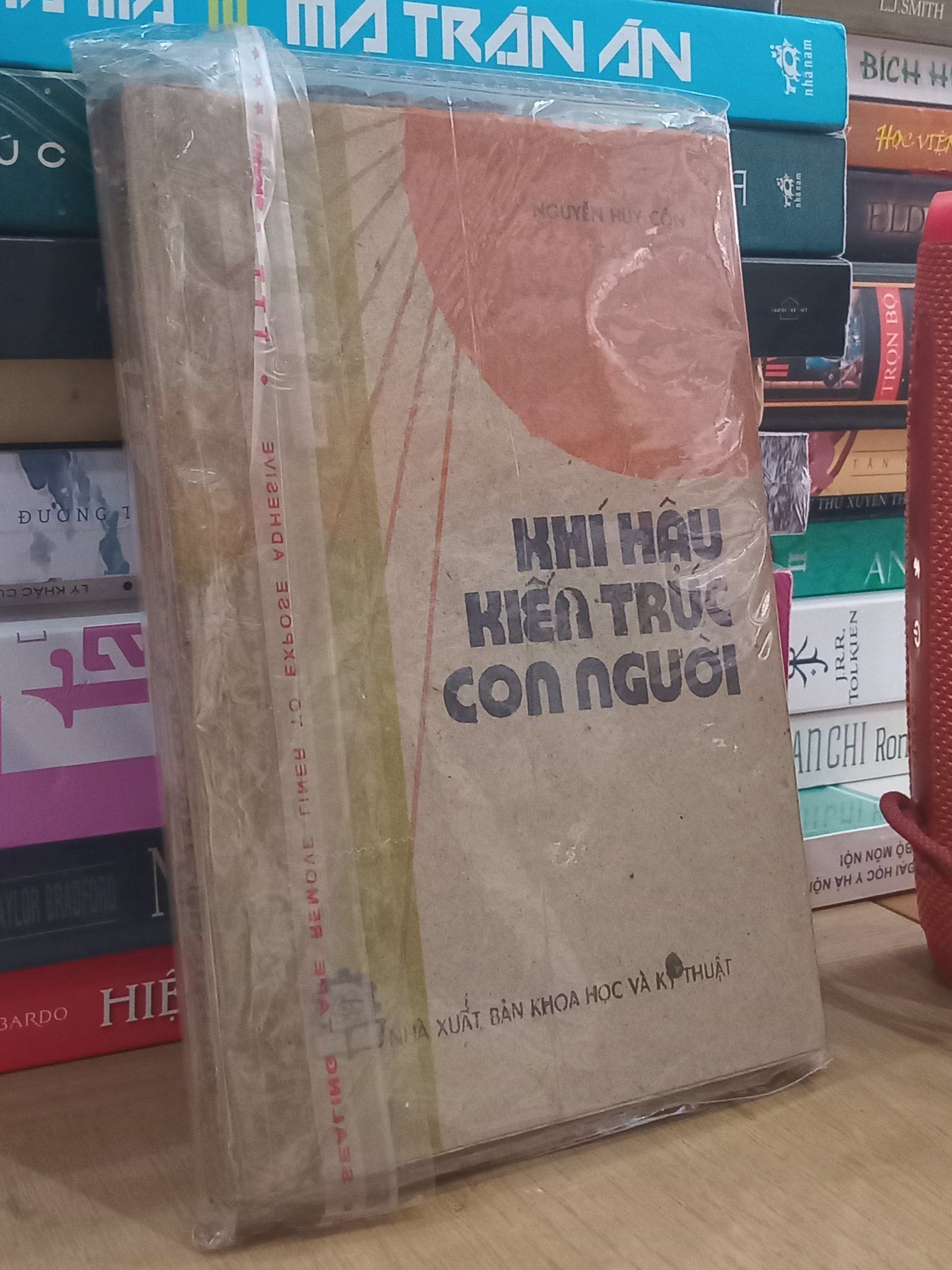 Khí hậu, kiến trúc, con người - Nguyễn Huy Côn 