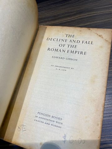  The Decline And Fall Of The Roman Empire - Edward Gibbon, One-Volume Abridgement By D. M. Low 
