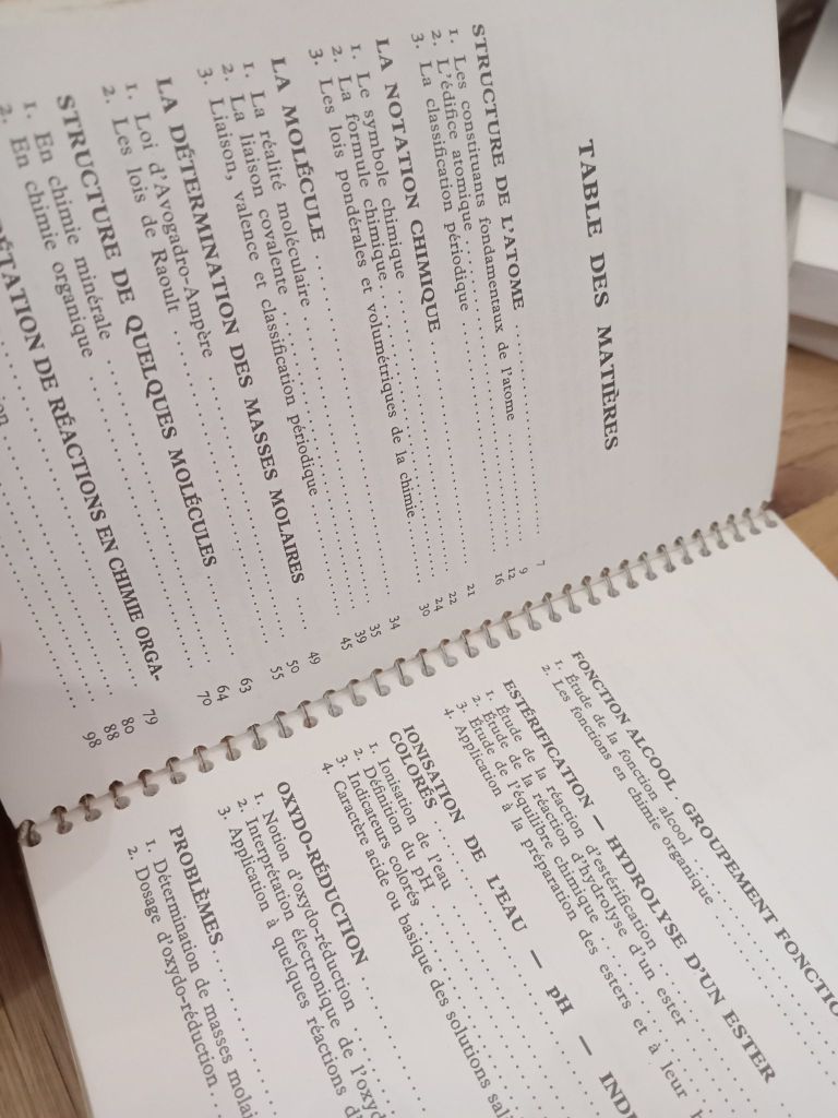  La Chimie Au Baccalauréat CDE: Sujets-questions, Problèmes Résolus 