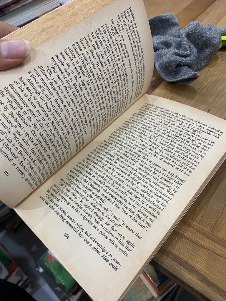  Into That Darkness: From Mercy Killing to Murder - Gitta Sereny 