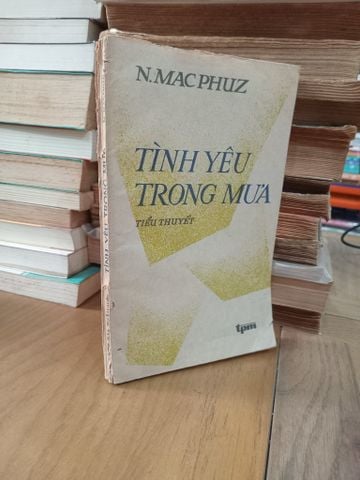  Tình yêu trong mưa - N. Macphuz 