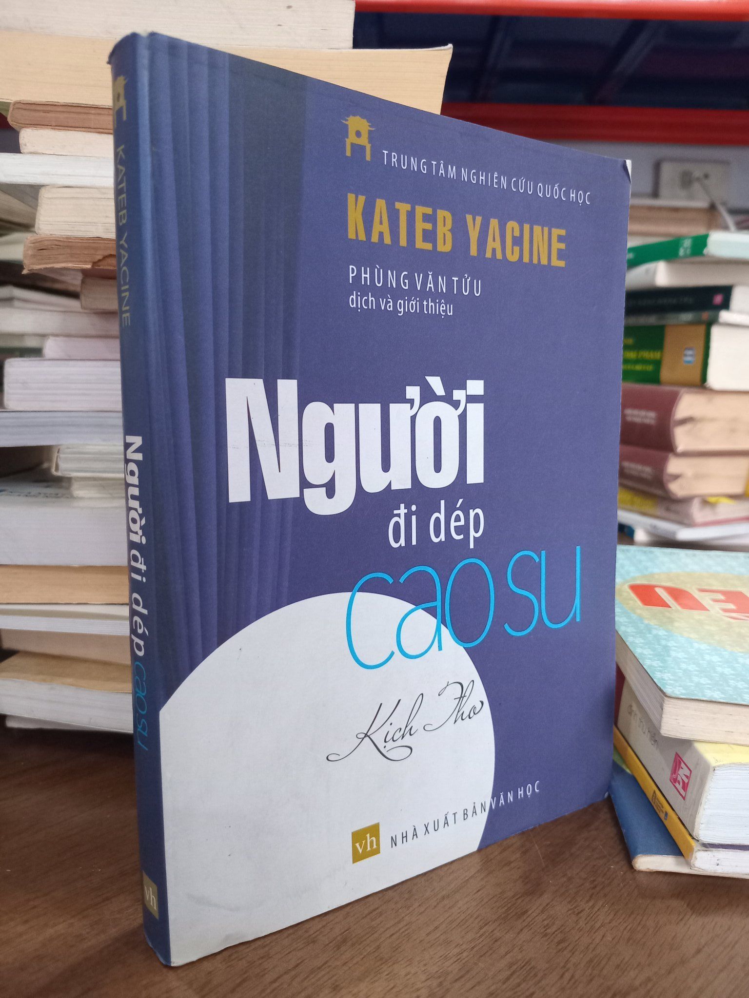  Người đi dép cao su - Kateb Yacine 