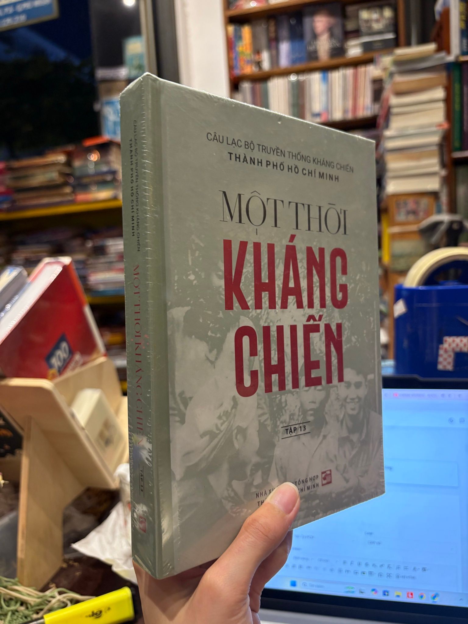  Một thời kháng chiến ( tập 13 ) 