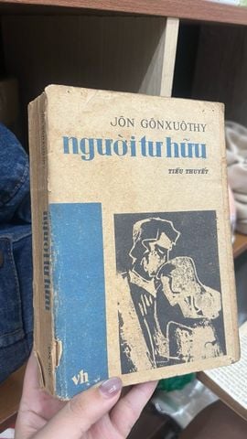  Người Tư Hữu - Jôn Gônxuothy 