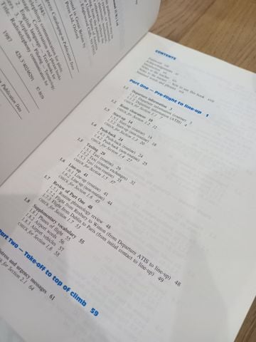  Airspeak: Radiotelephony communication for pilots - F.A.Robertson 