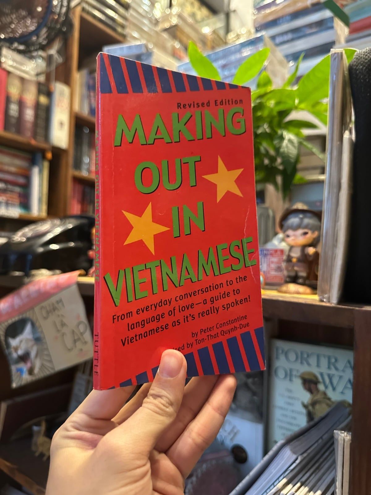 Making Out In Vietnamese - Peter Constantine – Momo Bookstore