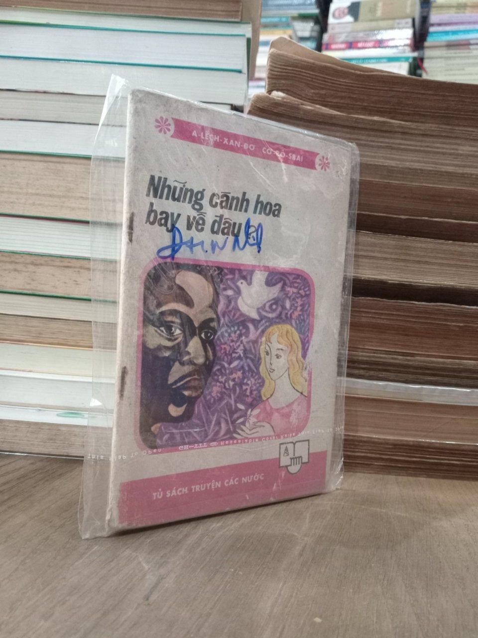  Những cánh hoa bay về đâu? - A-lếch-xan-đơ Cơ-rô-sbai 