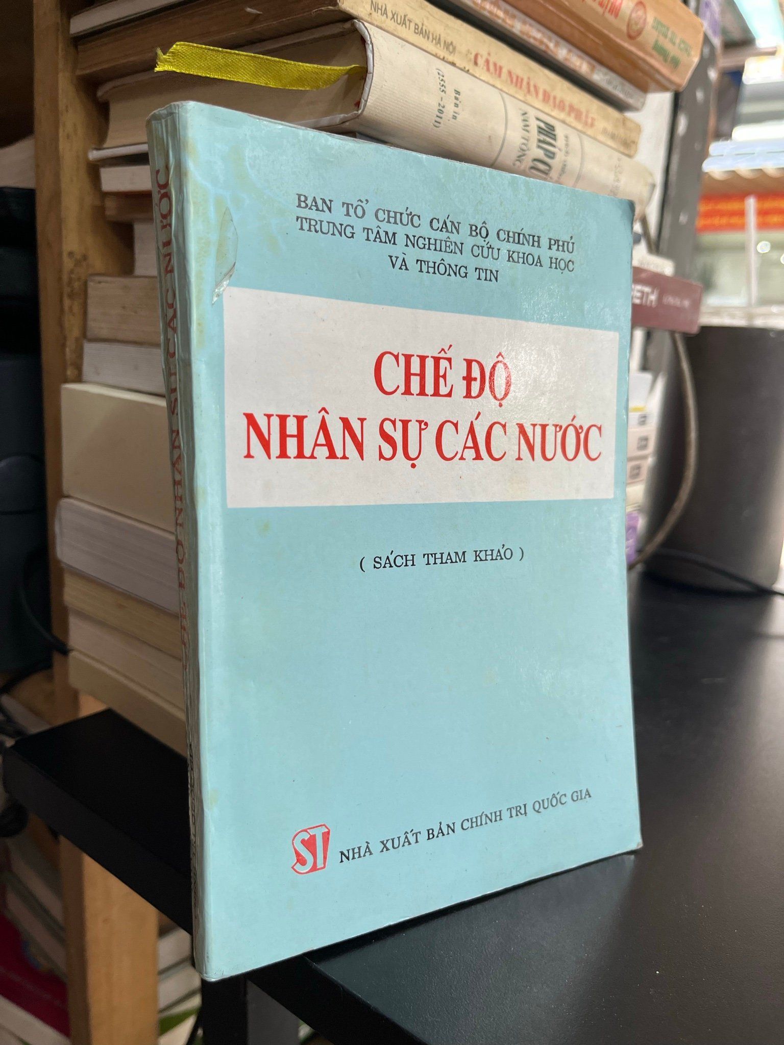  Chế độ nhân sự các nước 
