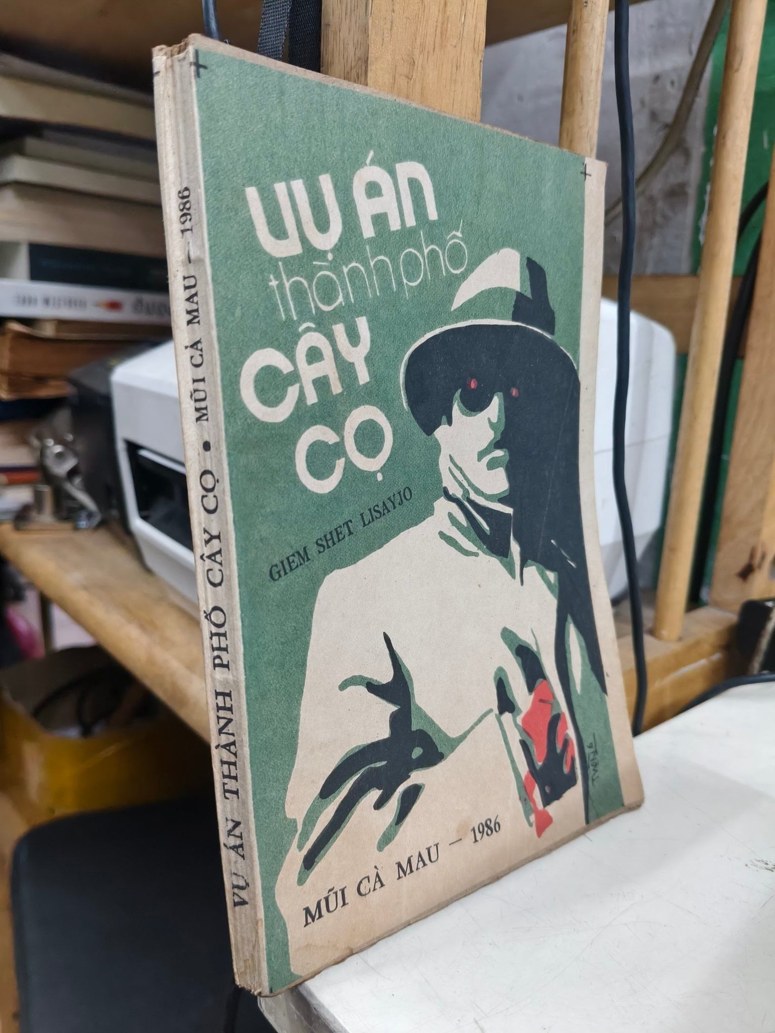  Vụ án thành phố cây cọ - Giem Shet Lisayjo 