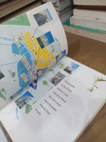  Paris: Voyages En Poche 