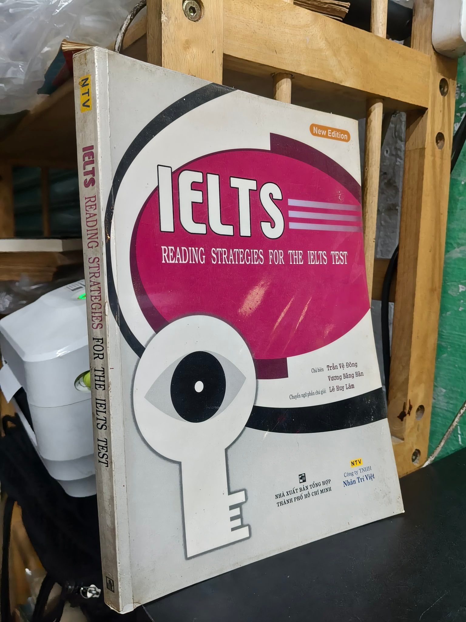  IELTS: READING STRATEGIES FOR THE IELTS TEST 