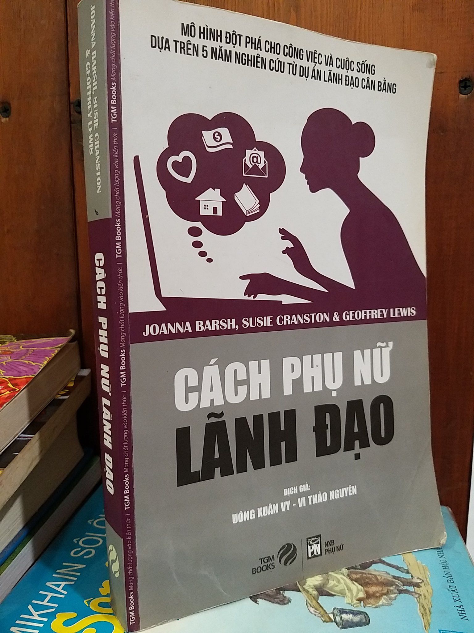  Cách phụ nữ lãnh đạo - Joanna Barsh, Susie Cranston & Geoffrey Lewis 