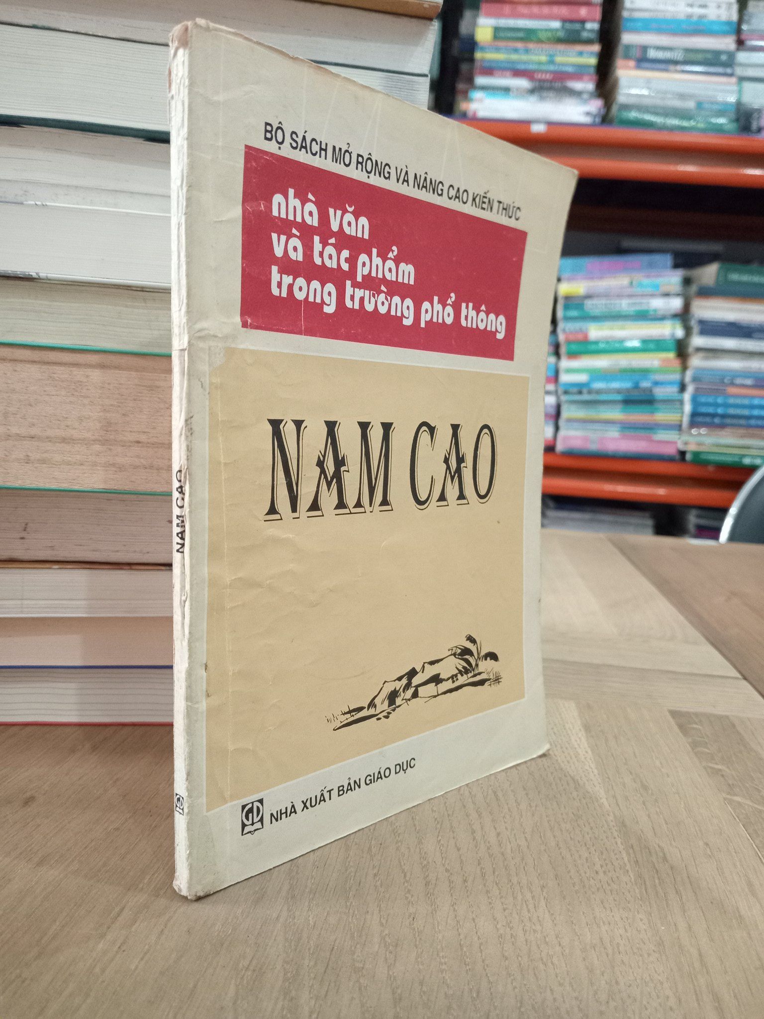  Nhà văn và tác phẩm trong trường phổ thông 
