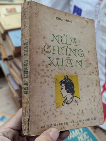 Nửa Chừng Xuân - Khái Hưng 