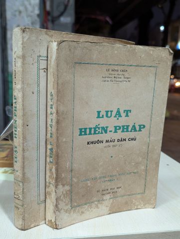  Luật Hiến Pháp Khuôn Mẫu Dân Chủ - Lê Đình Chân (Trọn Bộ 2 Tập) 