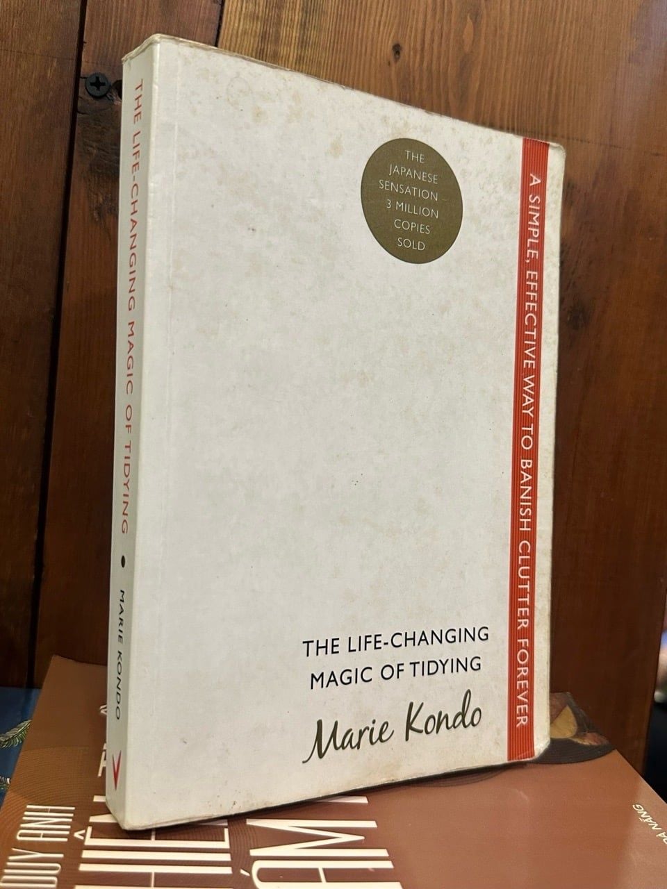  The Life-Changing Magic of Tidying - Marie Kondo 