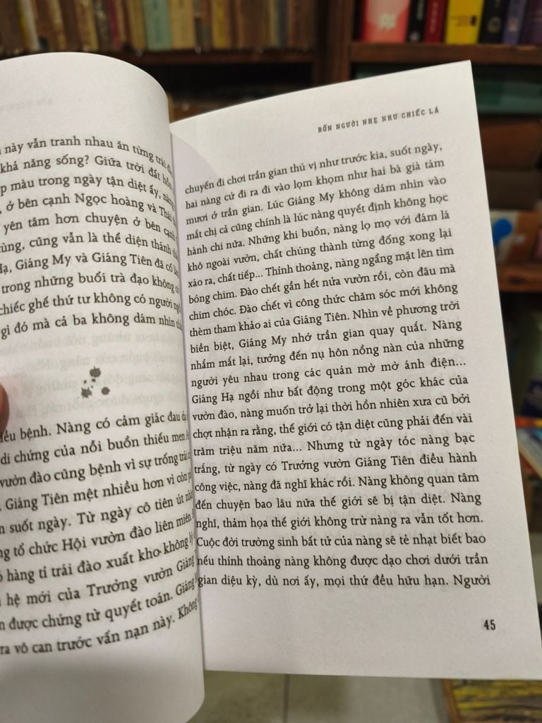  Bốn Người Nhẹ Như Chiếc Lá - Thu Trân 