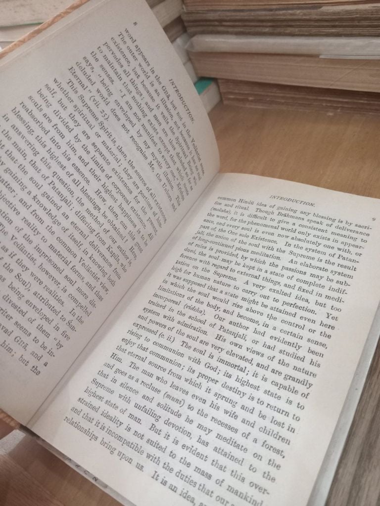 The Bhagavad Gita: A Sanskrit Philosophical Poem - John Davies (Tr.) 