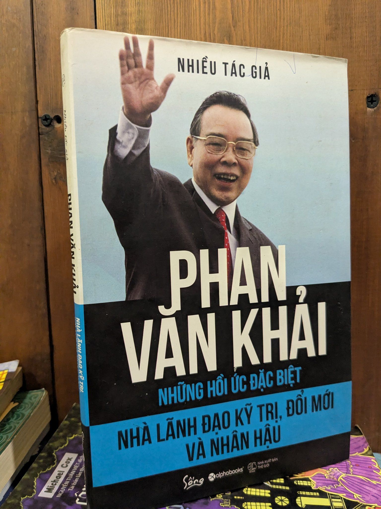  Phan Văn Khải - Nhà lãnh đạo kỹ trih, đổi mới và nhân hậu - Nhiều tác giả 