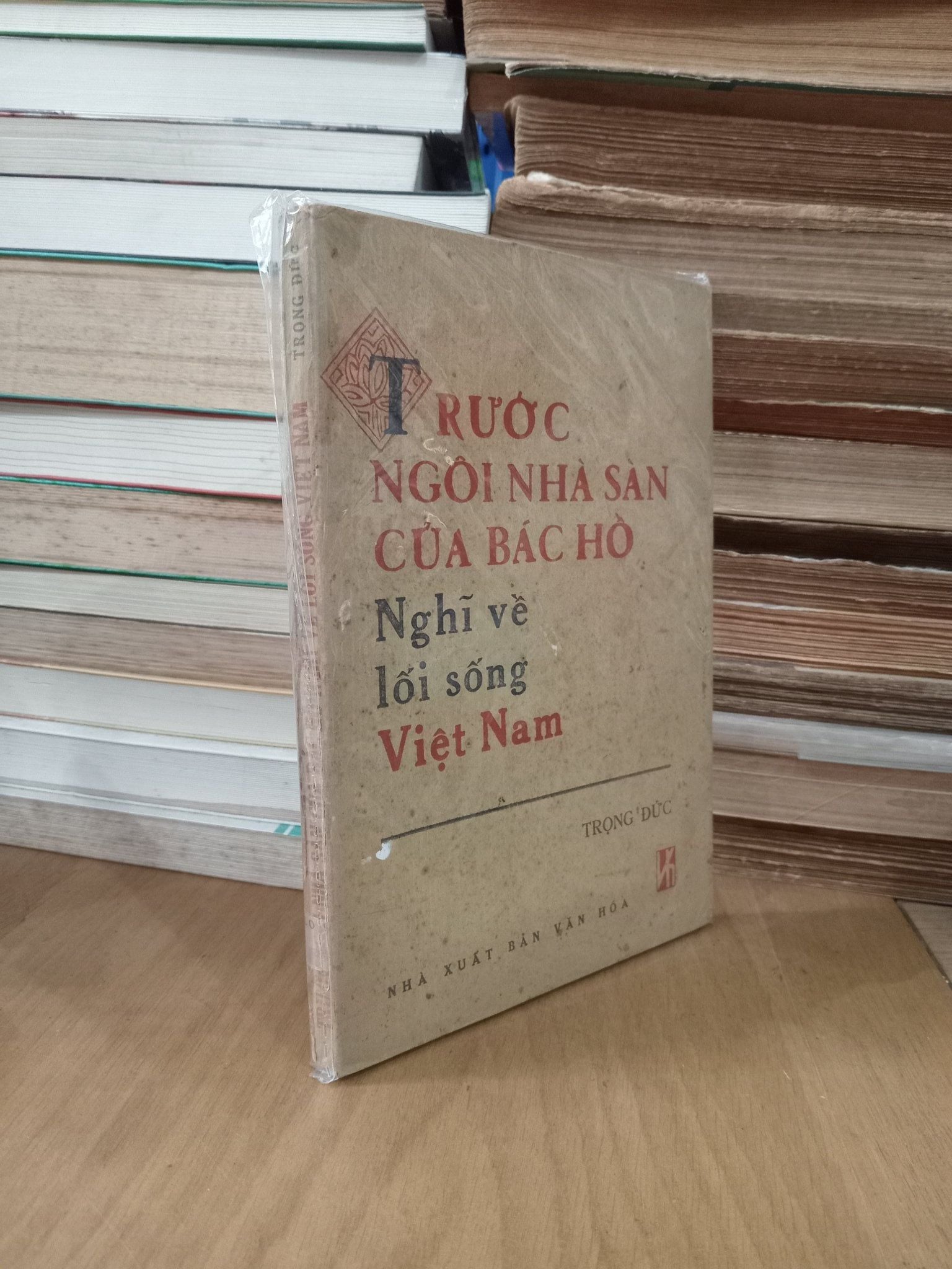  Trước Ngôi Nhà Sàn Của Bác Hồ Nghĩ Về Lối Sống Việt Nam - Trọng Đức 