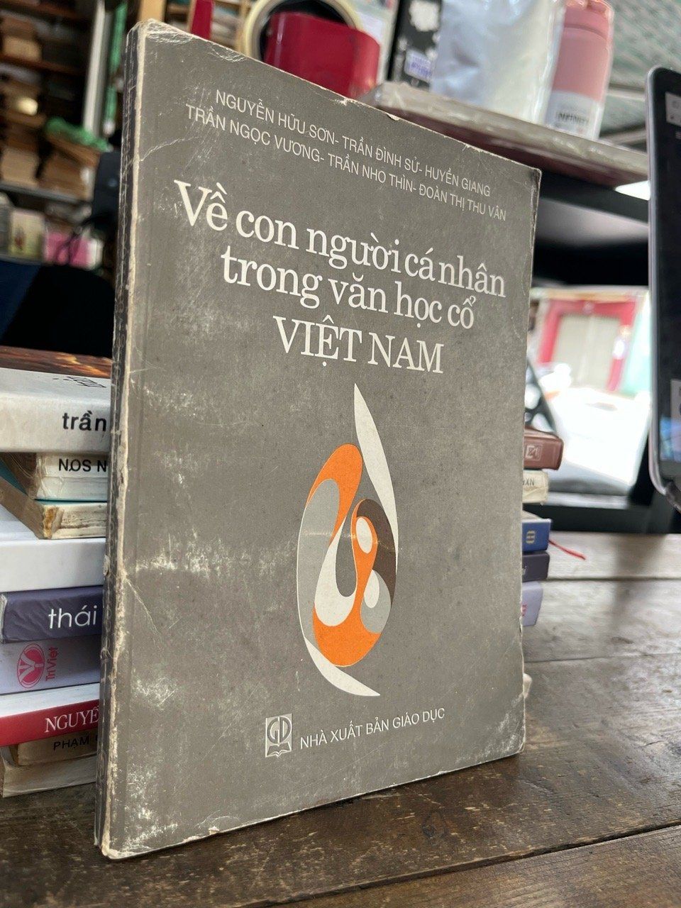  Về con người cá nhân trong văn học cổ Việt Nam - nhiều tác giả 