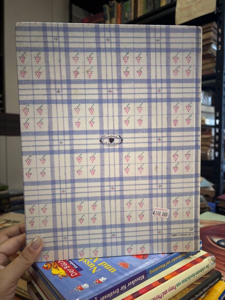  Grandmother Remembers: Family Recipes 