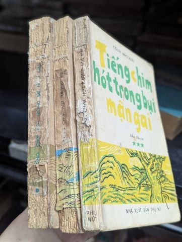  TIẾNG CHIM HÓT TRONG BỤI MẬN GAI - Colleen McCullough 