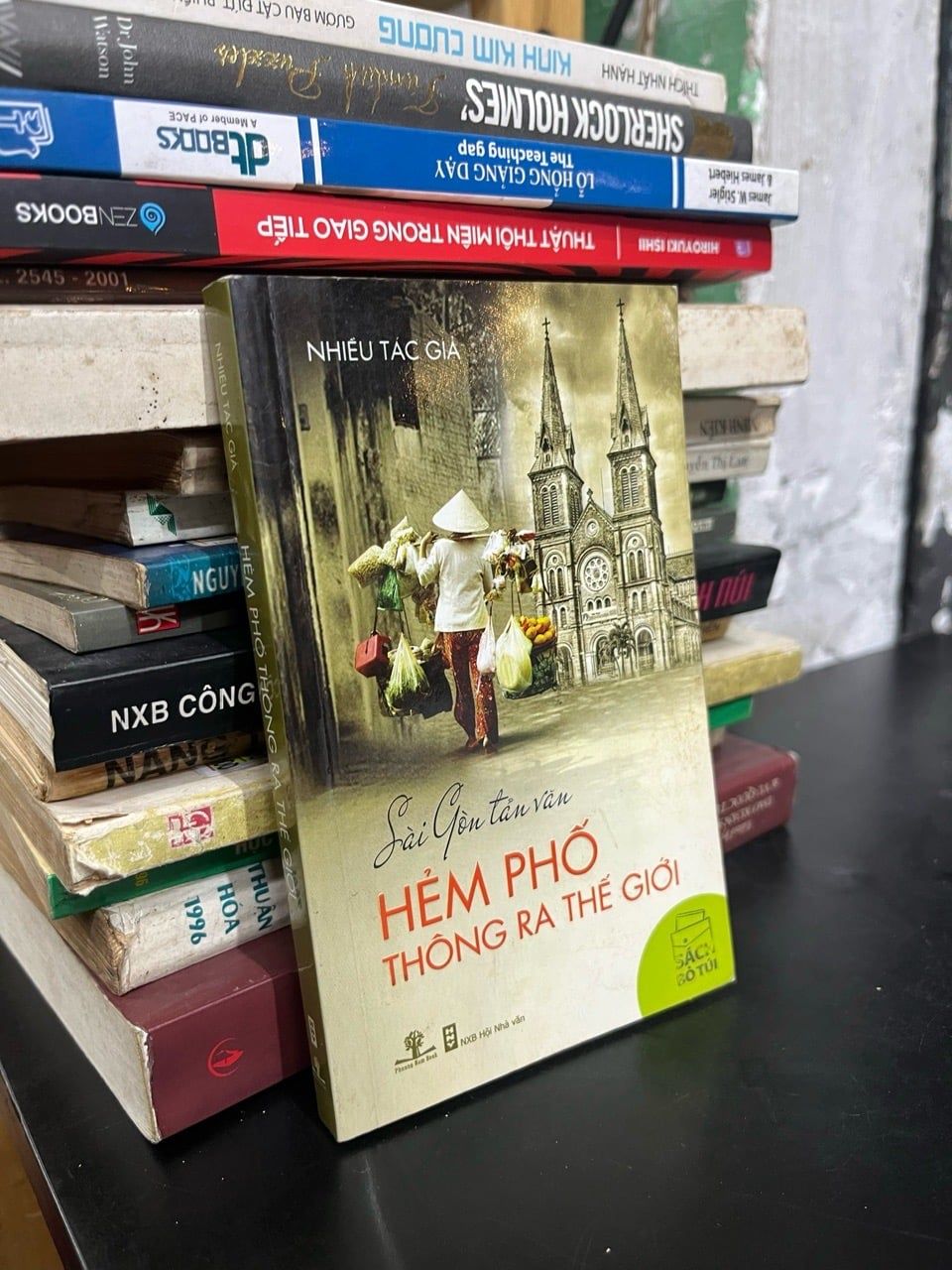  Hẻm phố thông ra thế giới - nhiều tác giả 