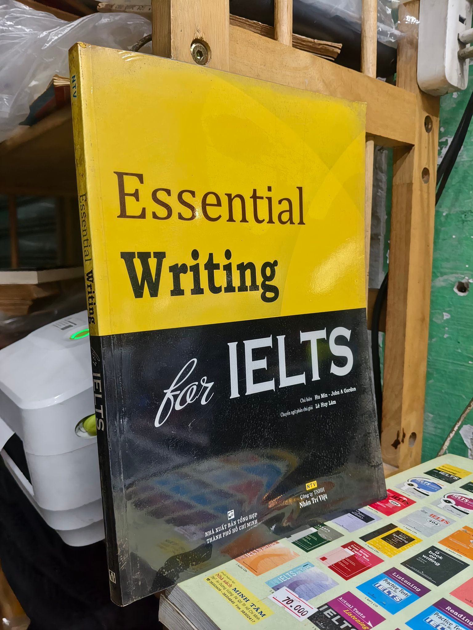  ESSENTIAL WRITING FOR IELTS 