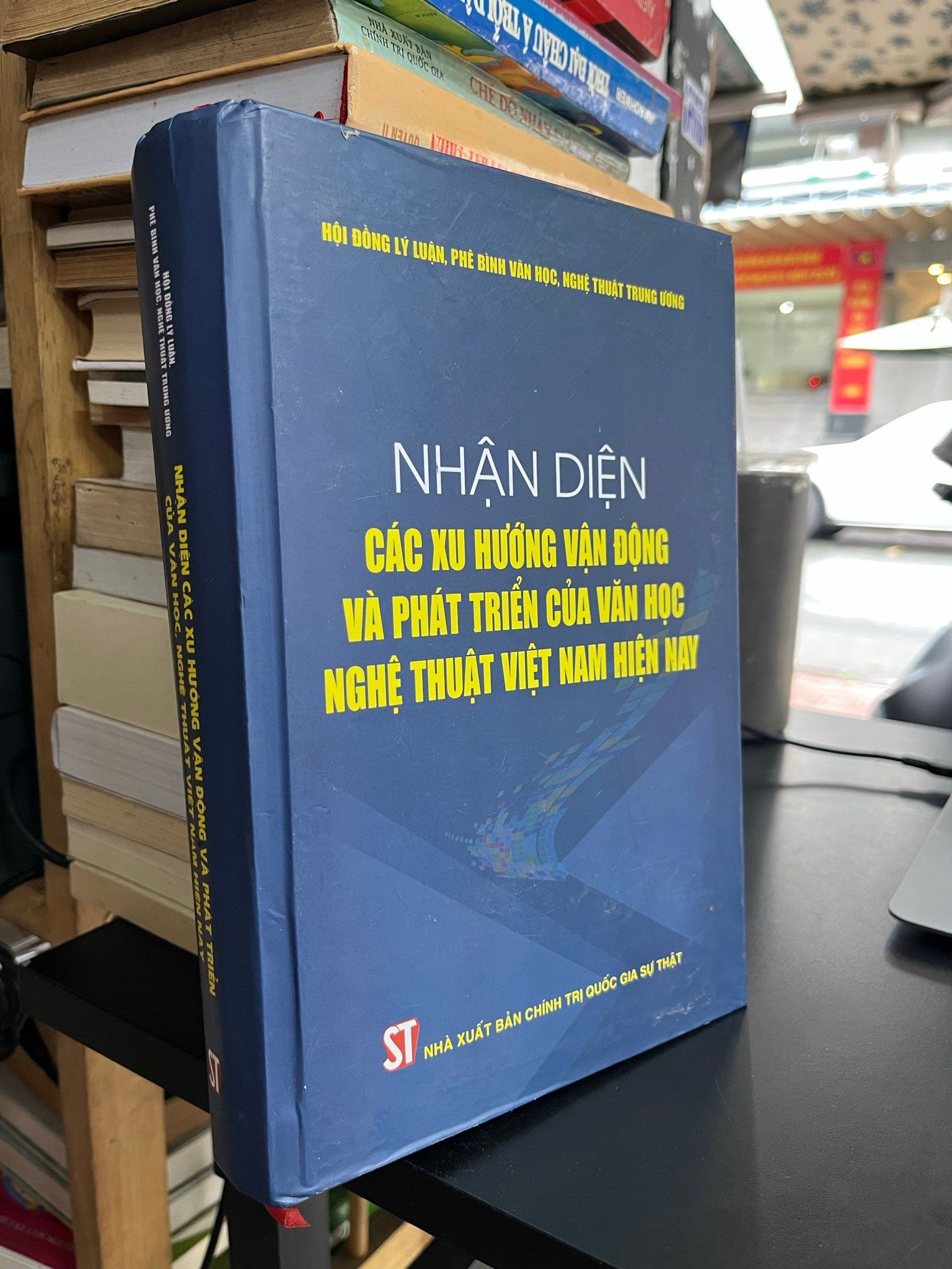  Nhận diện các xu hướng vận động và phát triển của văn học nghệ thuật Việt Nam hiện nay 