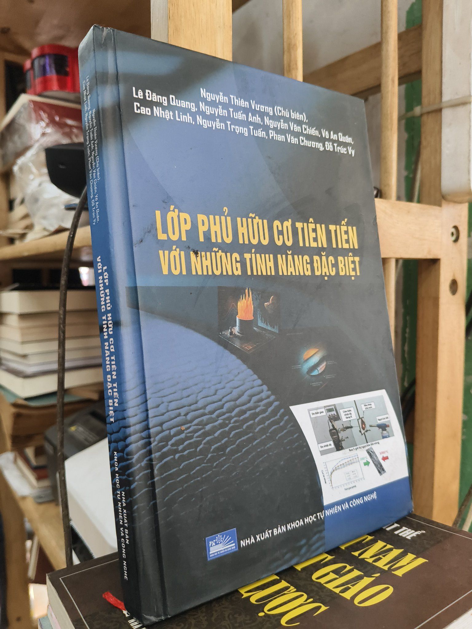  Lớp Phủ Hữu Cơ Tiên Tiến với Những Tính Năng Đặc Biệt - Nhiều Tác Giả 