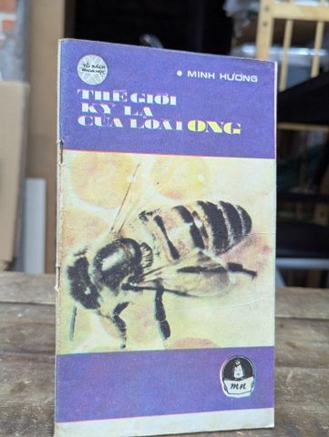 Thế Giới Kỳ Lạ của Loài Ong - Minh Hương