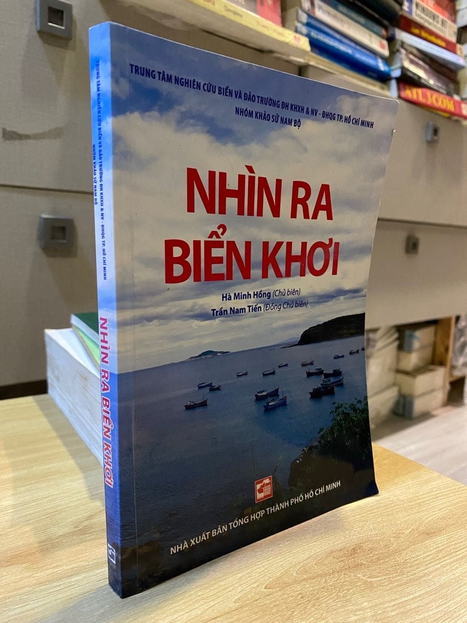  Nhìn ra biển khơi -Hà Minh Hồng chủ biên 