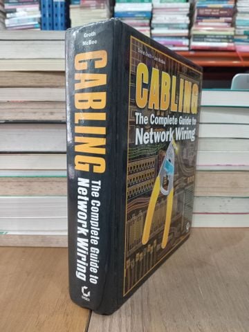  Cabling: The complete guide to network wiring - David Groth, Jim McBee 