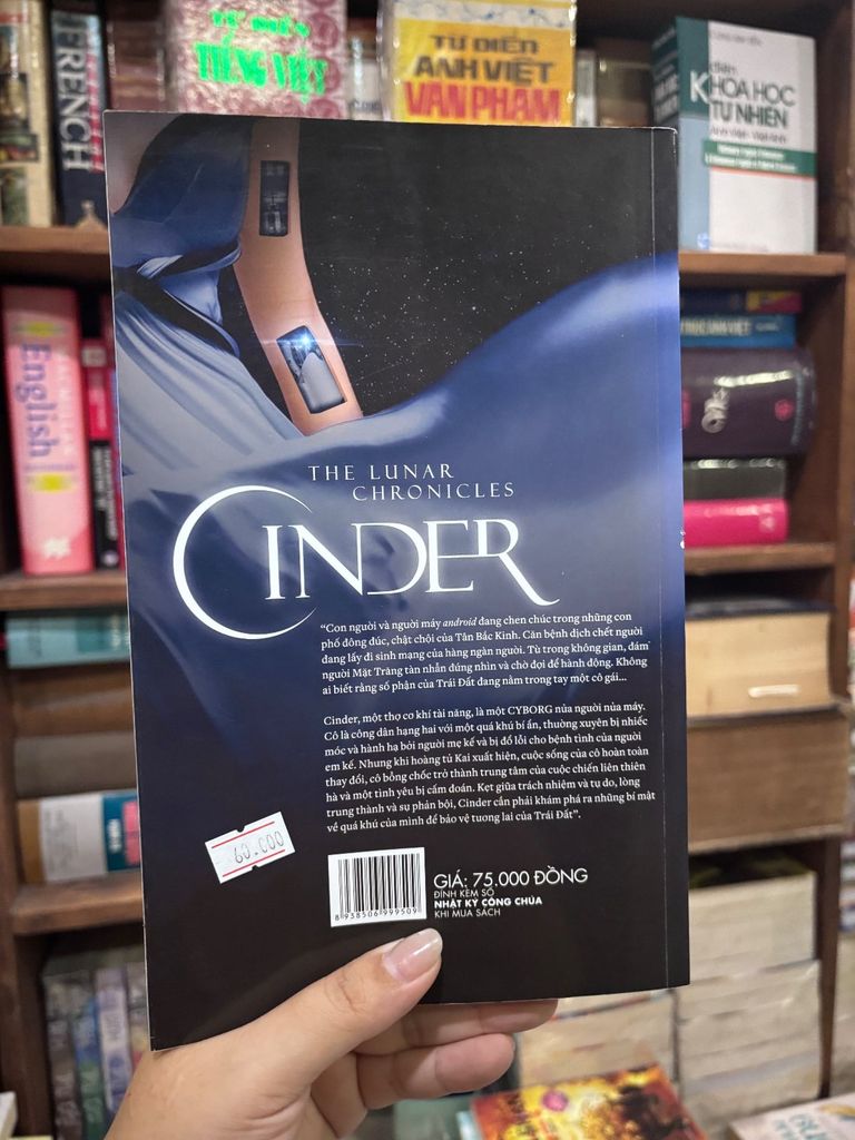  Cinder: Công Chúa Mặt Trăng - Marissa Meyer 