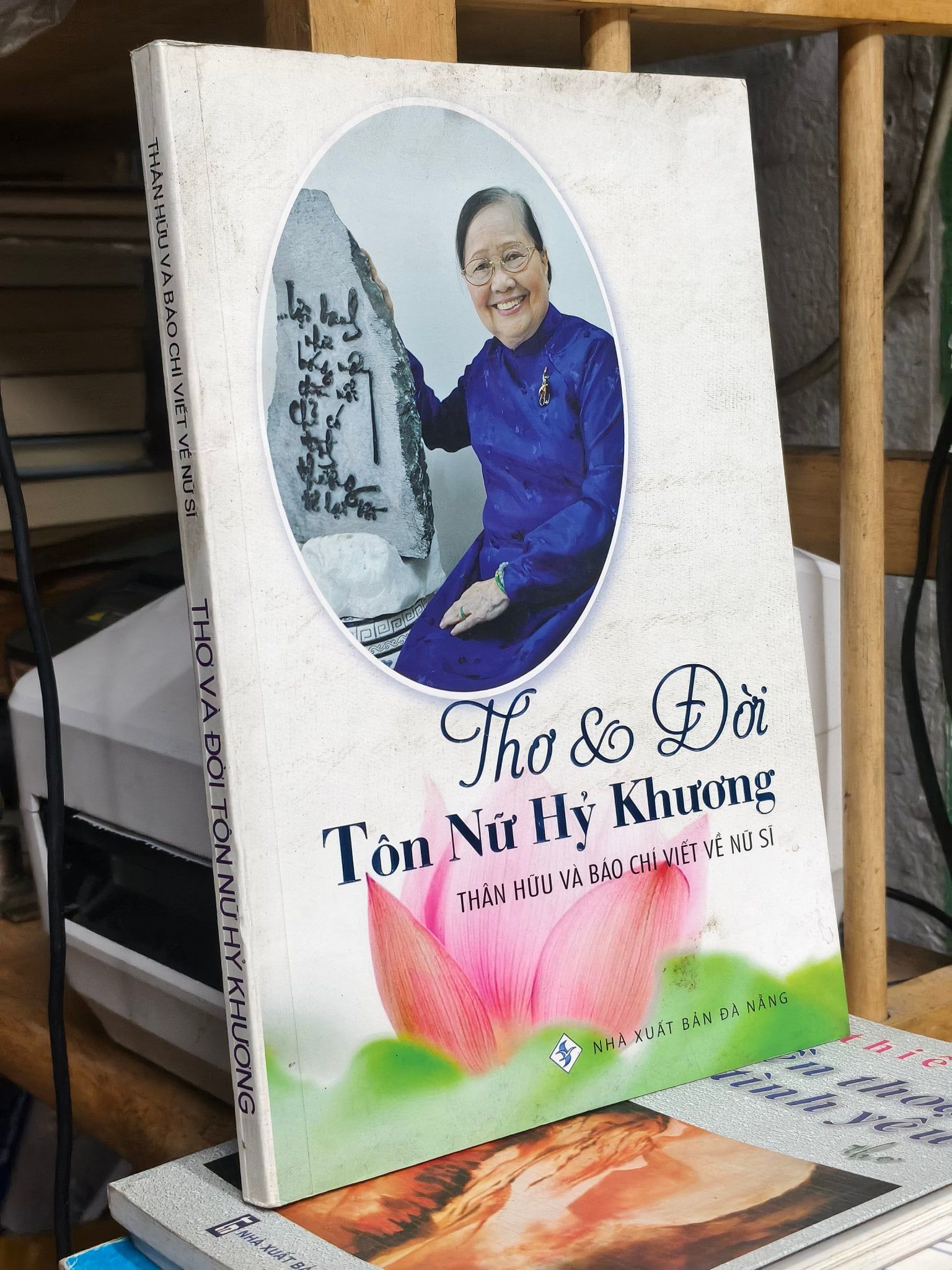  Thơ Và Đời Tôn Nữ Hỷ Khương 