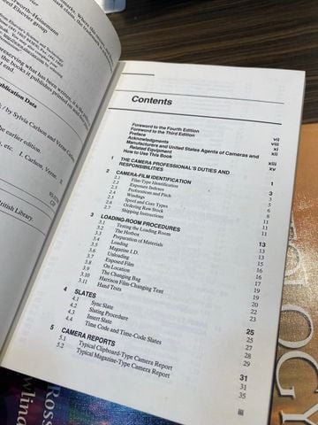  The Professional Cameraman's Handbook - Sylvia Carlson, Verne Carlson 