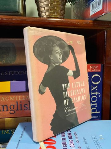  The Little Dictionary of Fashion - Christian Dior 
