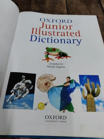  Oxford Junior Illustrated Dictionary 