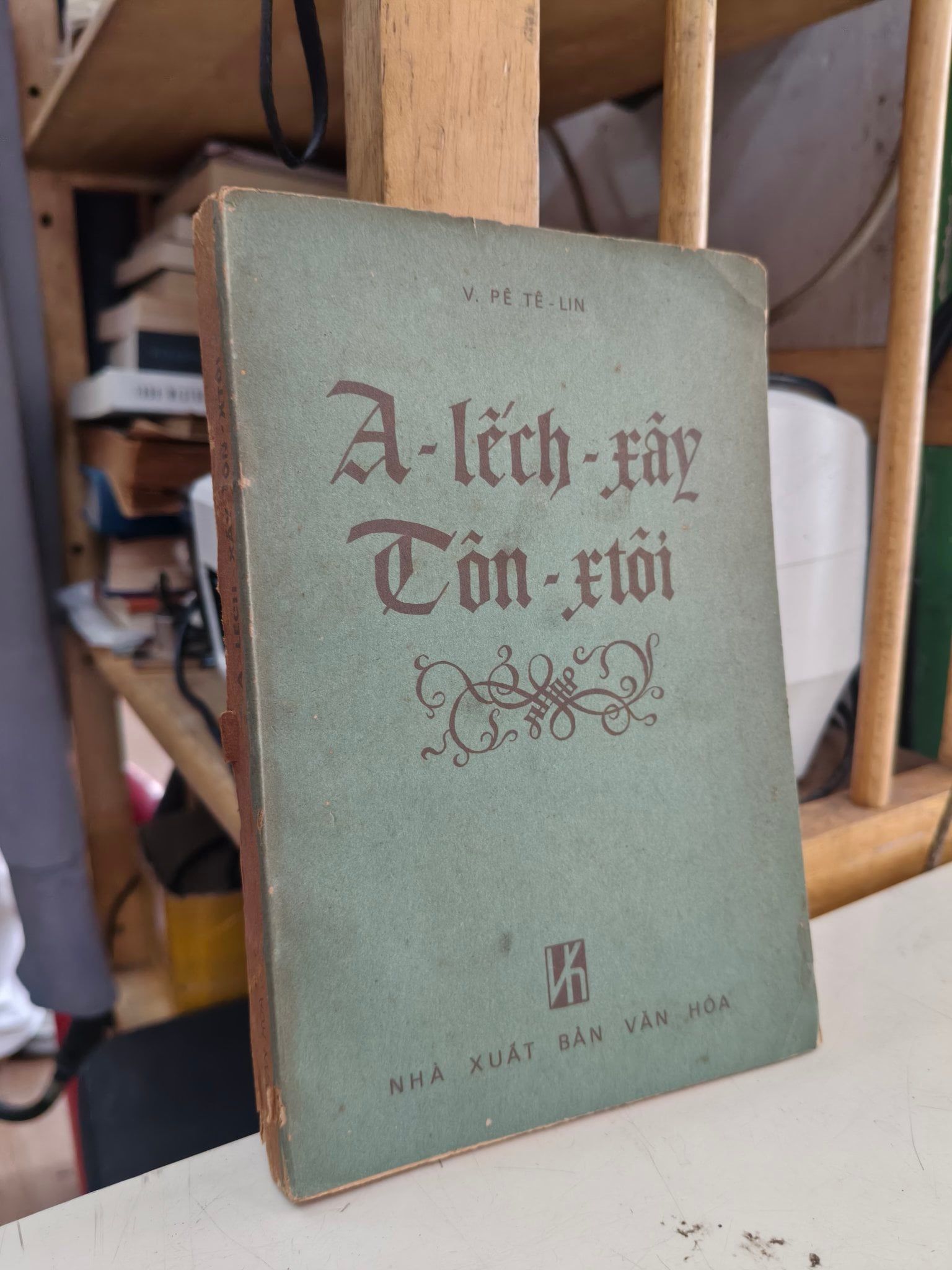  A-lếch-xây Tôn-xtôi - V. Pê Tê-lin 