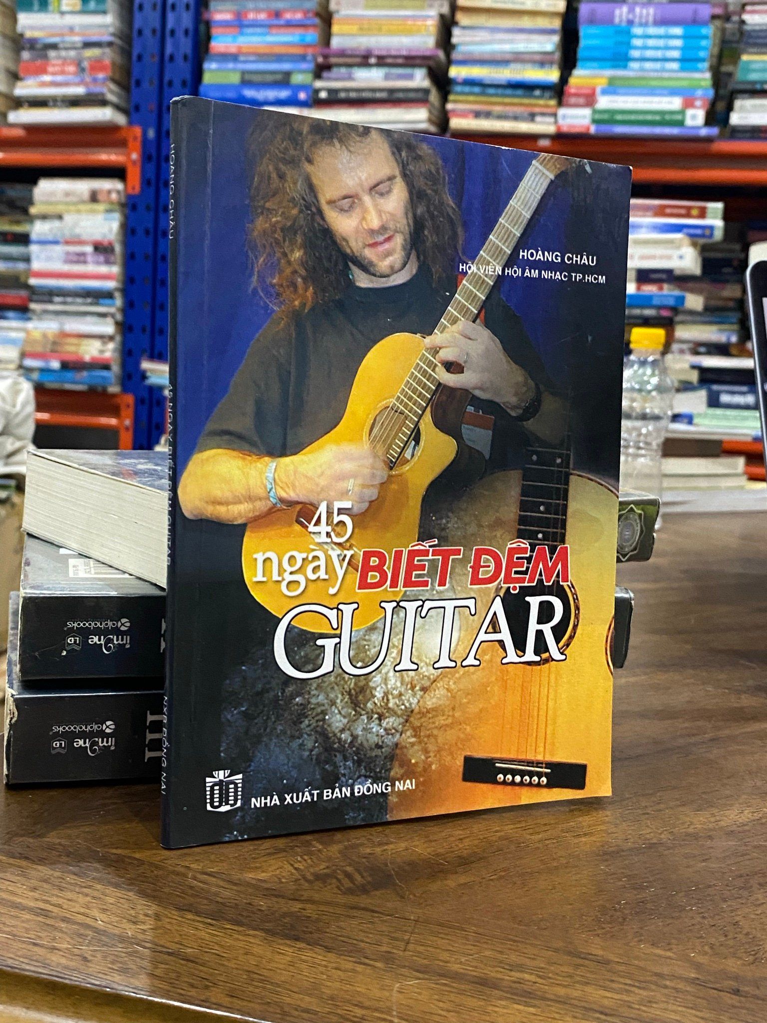  45 ngày biết đệm Guitar - Hoàng Châu 