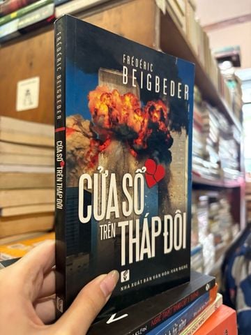  Cửa sổ trên tháp đôi - Frédéric Beigbeder 