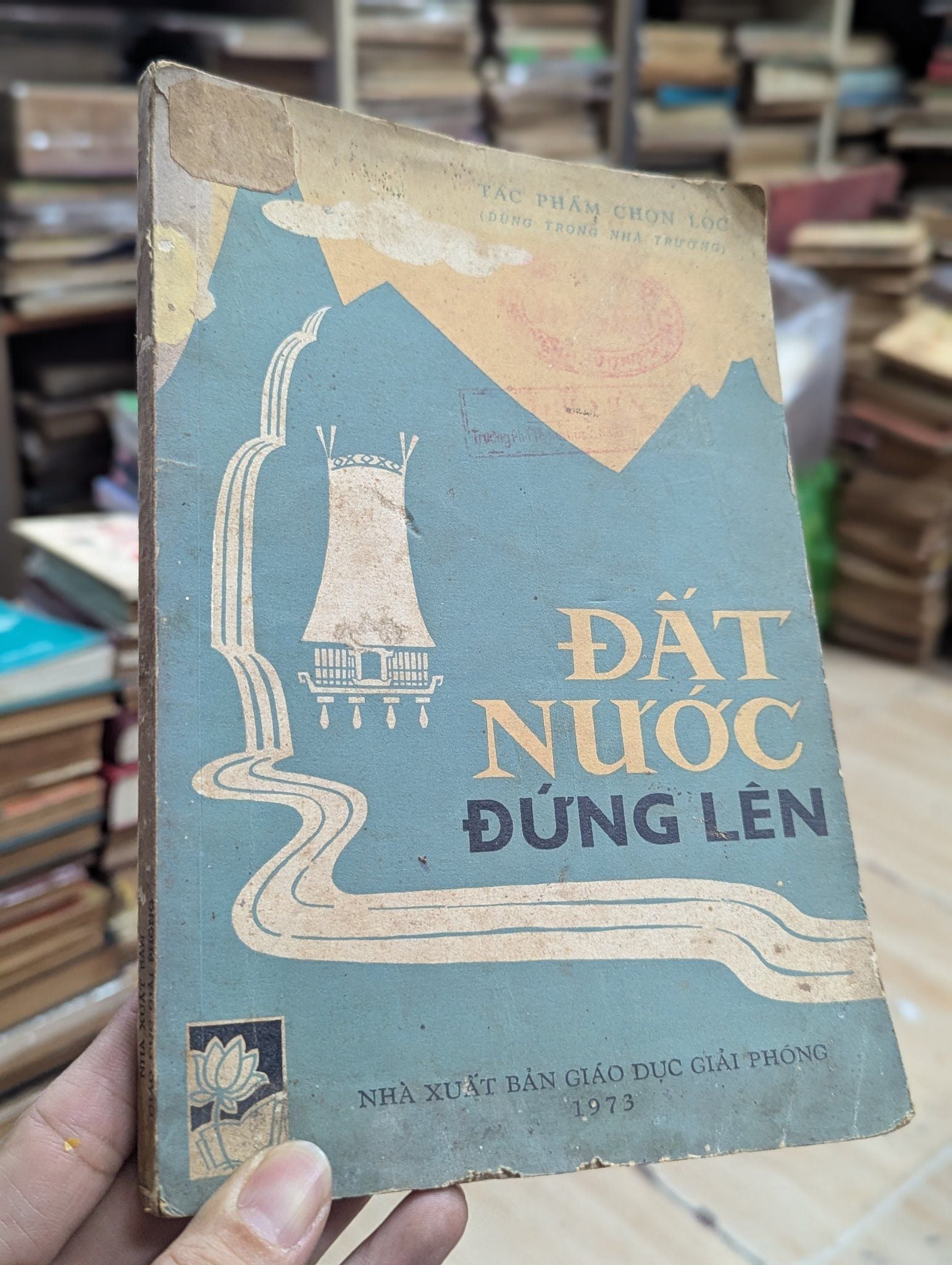  Đất nước đứng lên - Nguyên Ngọc 