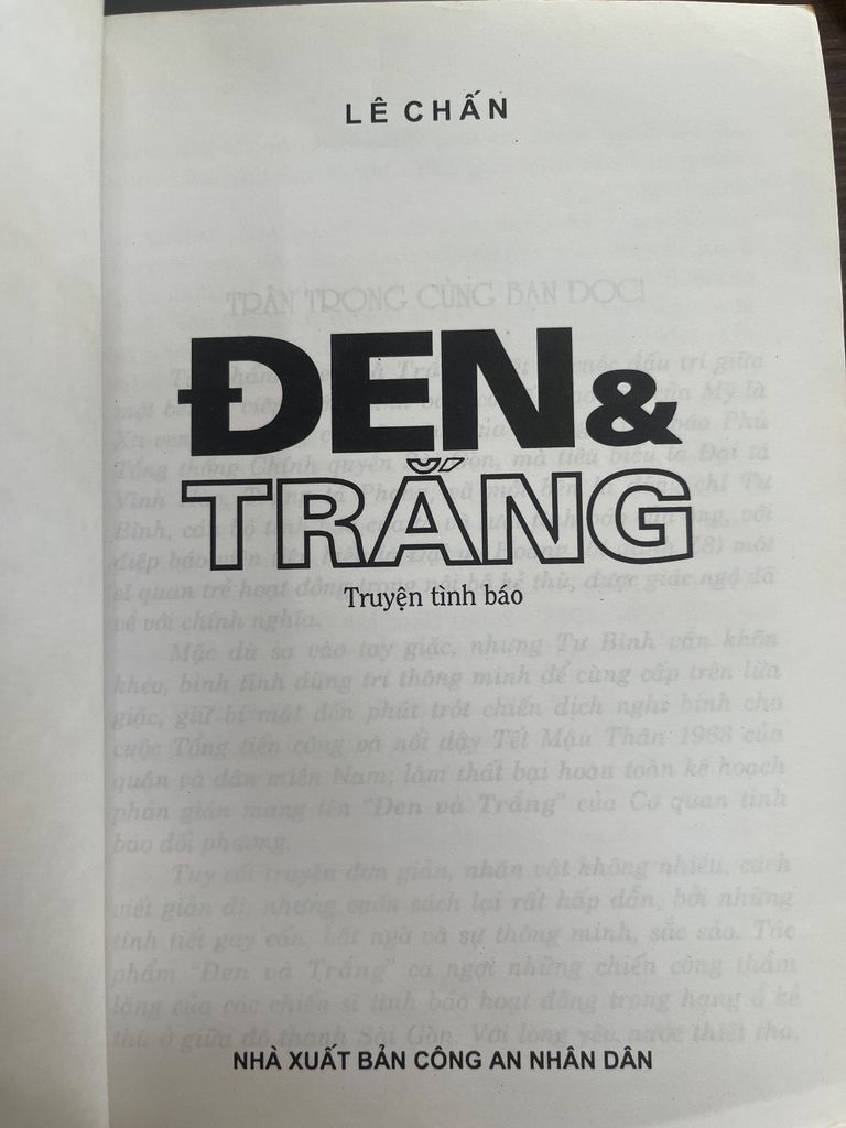  Đen Và Trắng - Lê Chấn 