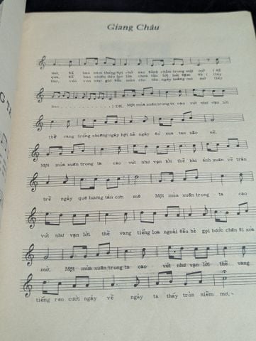  14 khuôn mặt du ca với những điều trông thấy 