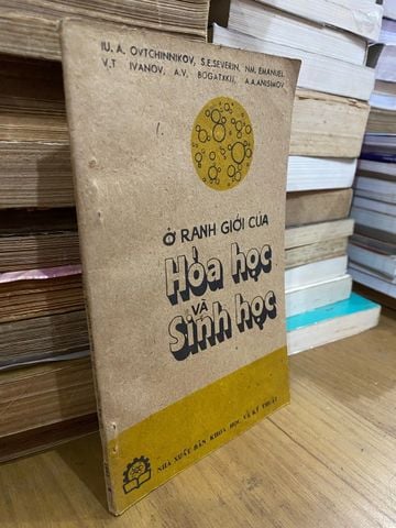  Ở ranh giới của hoá học và sinh học 
