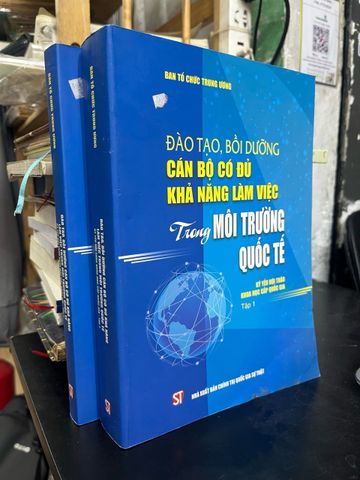 Đào tạo, bồi dưỡng cán bộ có đủ khả năng làm việc trong môi trường quốc tế 